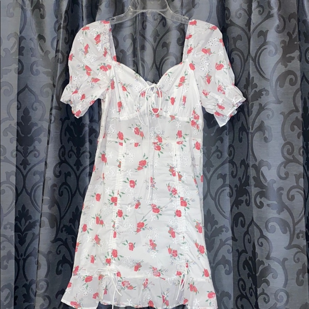 🆕 Floral white & red dress
